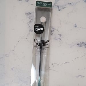 Real Techniques  Bold Metals Collection 200 OVAL SHADOW BRUSH New In Box